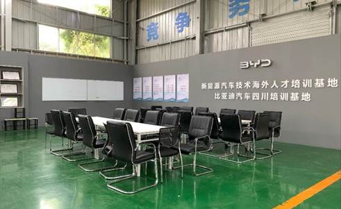 说明: 图片包含 建筑, 游戏机, 房间, 桌子描述已自动生成